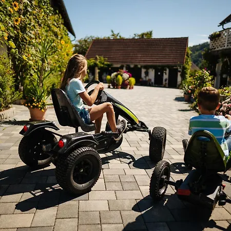 Apartment Erlebnisbauernhof Tschom