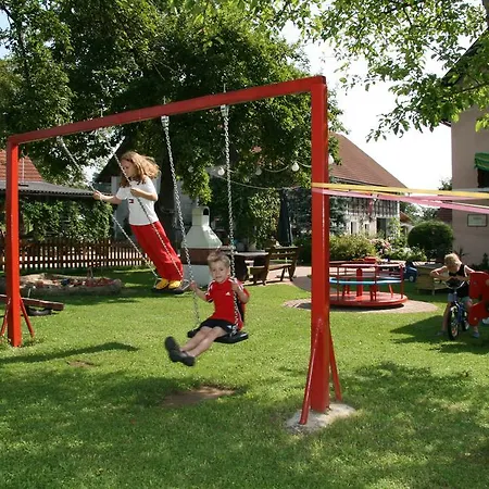 شقة Tschom